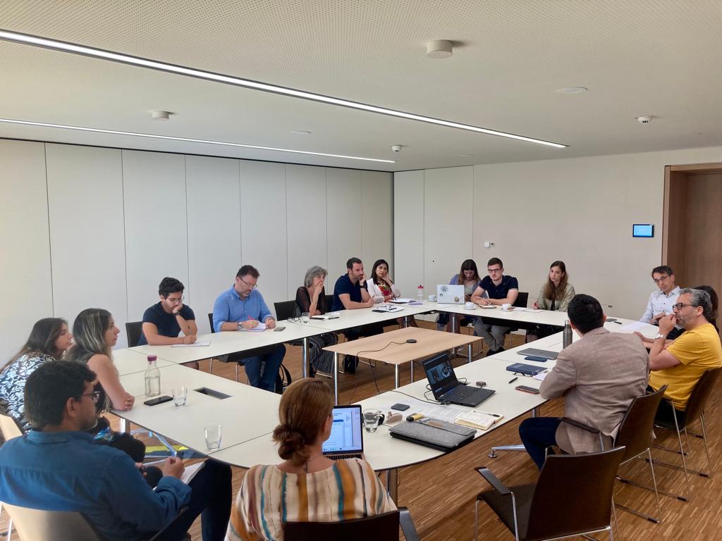 ¡El miércoles se celebró la 293ª edición del Coloquio Iberoamericano en el #MPIL!📜 Exploramos soluciones para abordar colisiones entre derechos fundamentales en la constitución y en los tratados internacionales 🌐
#ColoquioIberoamericano #DerechosFundamentales