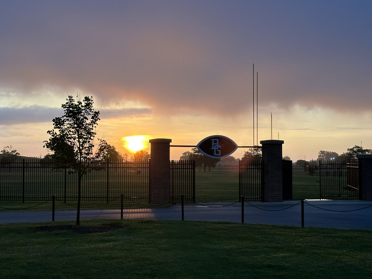 🤎🧡Happy FALCON FRIDAY!!!🧡🤎
Week one in the books for BGSU Softball! This group killed it!! 
#buildingalegacy #AyZiggy #falcyeah 

<a href="/Bgsufalconclub/">BGSU Falcon Club</a> 
@CoachFentonBG 
<a href="/FalconAlumni/">Bowling Green State University Alumni Association</a> 
<a href="/BGSU_Athletics/">BGSU Athletics</a> 
<a href="/vandermerwe63/">Derek van der Merwe</a> 
<a href="/Pres_Rogers/">Rodney K. Rogers</a>