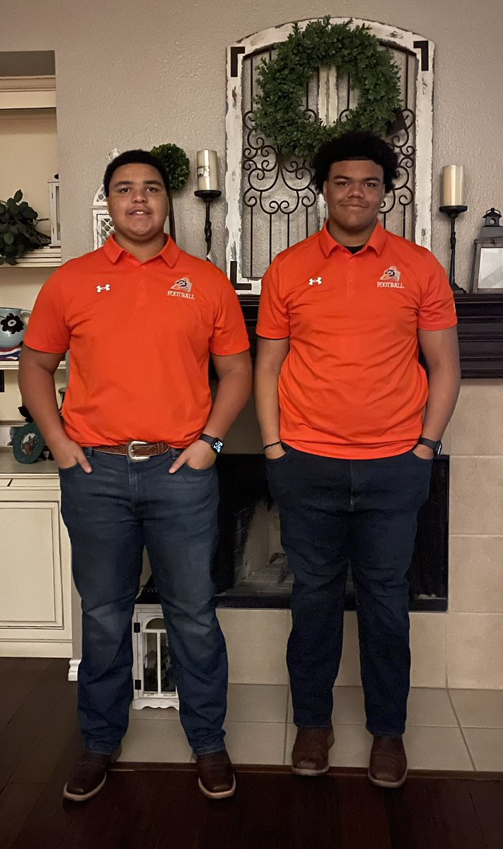 WilliamsboysX's tweet photo. Tonight these ✌🏼will take the field side by side as our Bearcats start their season. There’s just something special about seeing brothers work together on the field. 🧡🖤🐾 🏈
Beat those Panthers!! #PTT #TAKEXII #WILLIAMSWALL https://t.co/kVqo2nxpGg