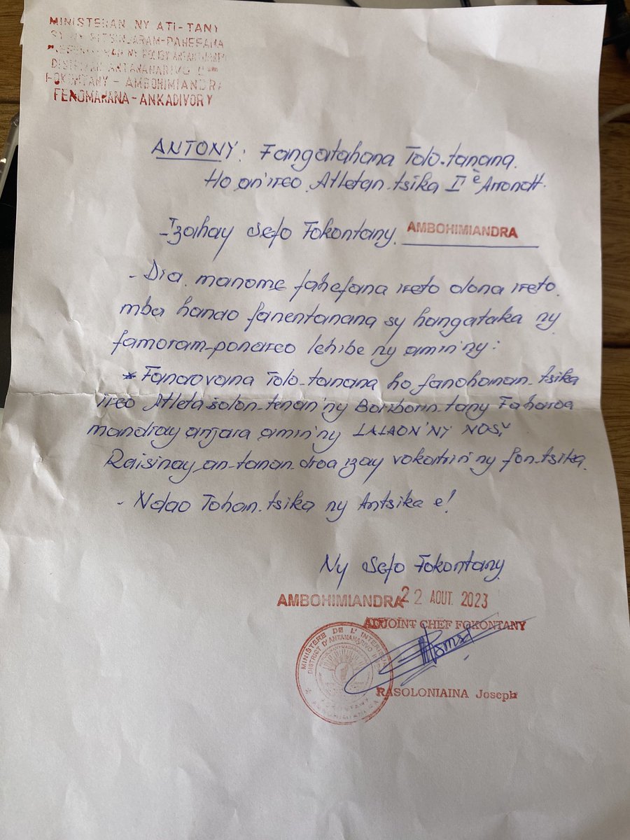 Dans mon quartier ils font du porte à porte pour les athlètes Malagasy mais y aura un spectacle drone Technicolor et concert géant ce soir.  #JIOI #madagascar