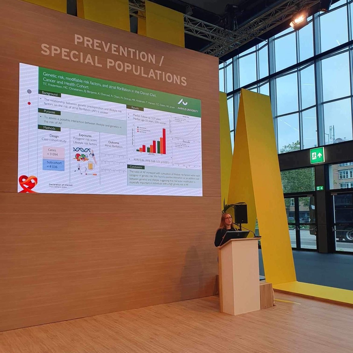 🫀This morning at #ESCCongress ! 👩‍🎓 @TanjaCharlotteF presented a study showing that leading an ideal lifestyle may be especially beneficial in individuals with a high genetic risk of AF in order to prevent AF @AU_CVNetwork @cardio_dk @AarhusUni