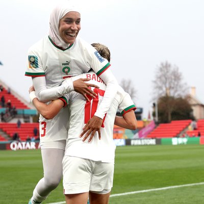 fifacom_ar's tweet photo. بعد أن فجّر منتخب لبؤات الأطلس مفاجأة مدوية في بطولة كأس العالم للسيدات FIFA #FIFAWWC بتأهله منذ مشاركته الأولى إلى مرحلة خروج المغلوب، حقّق المغرب 🇲🇦 @EnMaroc أكبر قفزة في التصنيف متقدماً 14 مرتبة ليحتل المركز الثامن والخمسين. https://t.co/EyOlkP1XwO