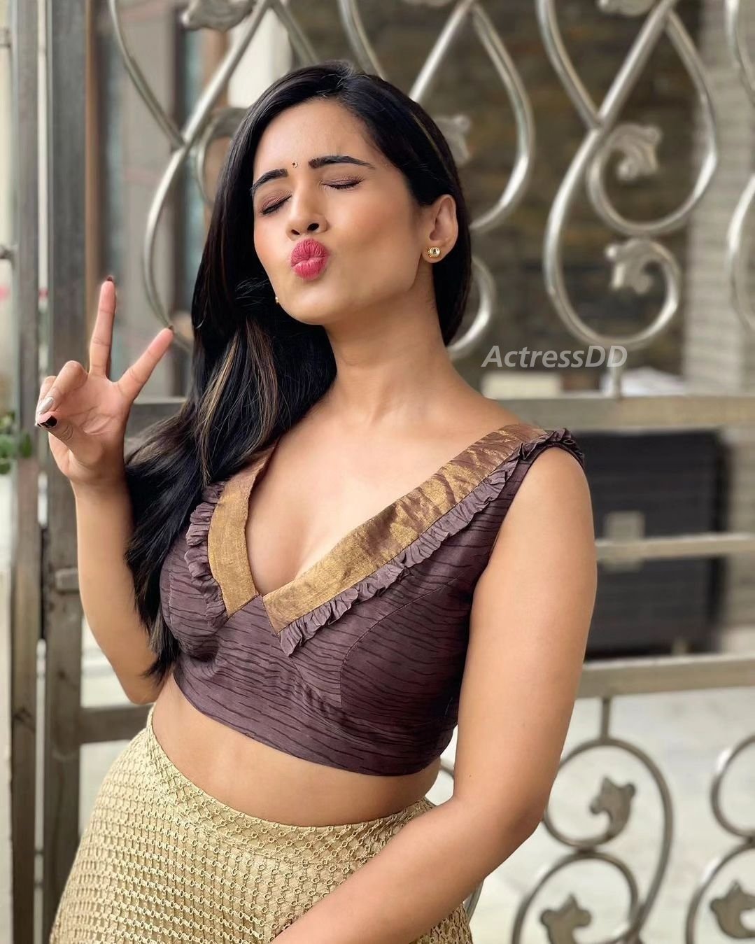 F4XaoCMaYAAbAB9?format=jpg&name=large