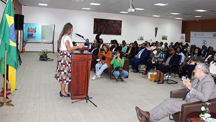 opaisonline's tweet photo. Sociedade
Ministra brasileira debruça-se sobre poder da colectividade na UP-Maputo
#ministrabrasileira #upmaputo #mulheresnopoder #opais #opaisonline #gruposoico https://t.co/lE3tDKrGIK https://t.co/yMgdqDXg84