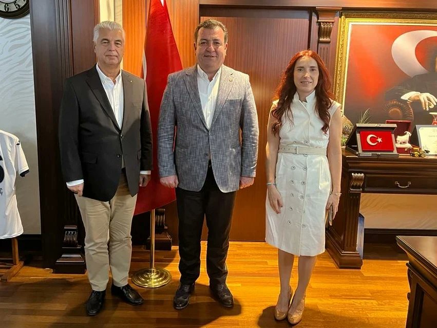 Elif Aşlamacı Attepe (@attepeelif) on Twitter photo Ankara'da gündem her zamanki gibi yoğun...bu yoğunluk arasında bizleri misafir eden <a href="/ticaret/">T.C. Ticaret Bakanlığı</a> Bakan Yardımcısı Sezai Uçarmak, <a href="/TBMMresmi/">TBMM</a> Tarım Komisyonu Başkanı <a href="/VahitKirisci/">Prof.Dr.Vahit Kirişci</a> ve @TIGEM_GM Genel Müdürü <a href="/hasangezginc/">Dr.Hasan Gezginç</a> e çok teşekkür ederiz..
<a href="/guvenilirurun/">Güvenilir Ürün</a> <a href="/CelalToprak1/">Celal Toprak</a> Ankara'da gündem her zamanki gibi yoğun...bu yoğunluk arasında bizleri misafir eden <a href="/ticaret/">T.C. Ticaret Bakanlığı</a> Bakan Yardımcısı Sezai Uçarmak, <a href="/TBMMresmi/">TBMM</a> Tarım Komisyonu Başkanı <a href="/VahitKirisci/">Prof.Dr.Vahit Kirişci</a> ve @TIGEM_GM Genel Müdürü <a href="/hasangezginc/">Dr.Hasan Gezginç</a> e çok teşekkür ederiz..
<a href="/guvenilirurun/">Güvenilir Ürün</a> <a href="/CelalToprak1/">Celal Toprak</a>