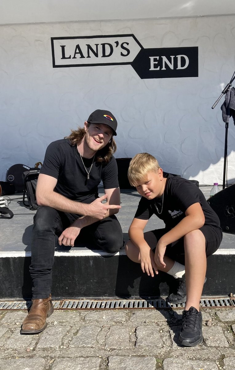 chrisostlertune's tweet photo. Going new places everyday and always meeting new awesome legends like this guy here, whose also sporting one of the new ‘Chris Ostler’ T-Shirts! 😃👍Thanks for listening to the music, and hoping everyones had a good Summer! ☀️ https://t.co/guGcHFRoNl