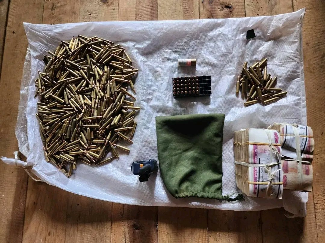 MannShein1's tweet photo. Pekon PDF raided the MaungWin, who's the member of PNO/PNA 's house at Nantmufar village,#Pinlong Twp, Southern Shan on Aug21. He's not there and seized bullets and over K 9 millions. KTM
#HelpMyanmarIDPs
#2023Aug25Coup
#WhatsHappeningInMyanmar https://t.co/Q5Bp6WM5Wu