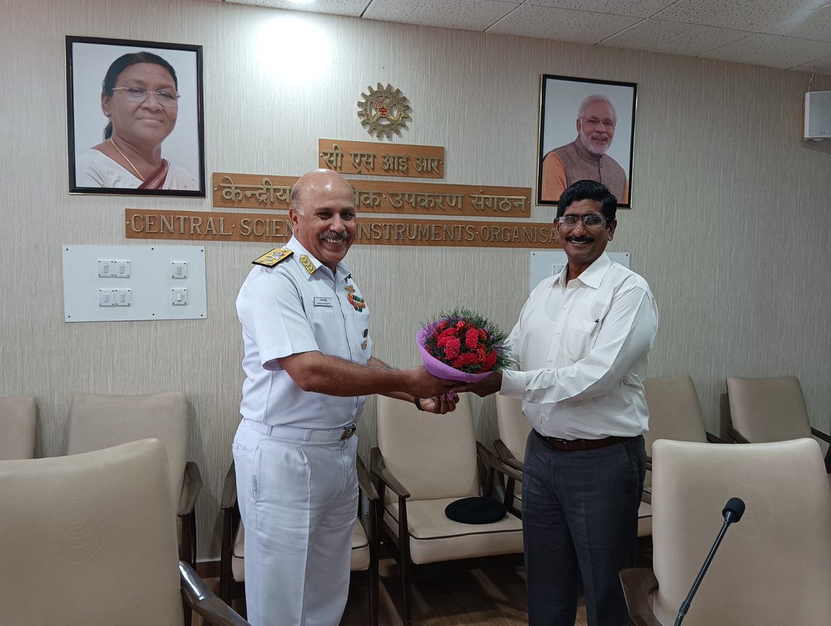 CSIR_CSIO's tweet photo. Privileged to have Vice Admiral Sanjay Mahindru, Deputy Chief of Naval Staff @CSIR_CSIO . A brainstorming discussion was held on the future technologies for the Indian Navy. @CSIR_IND @DrNKalaiselvi @DrJitendraSingh @indiannavy https://t.co/WJ3PVjfe9S