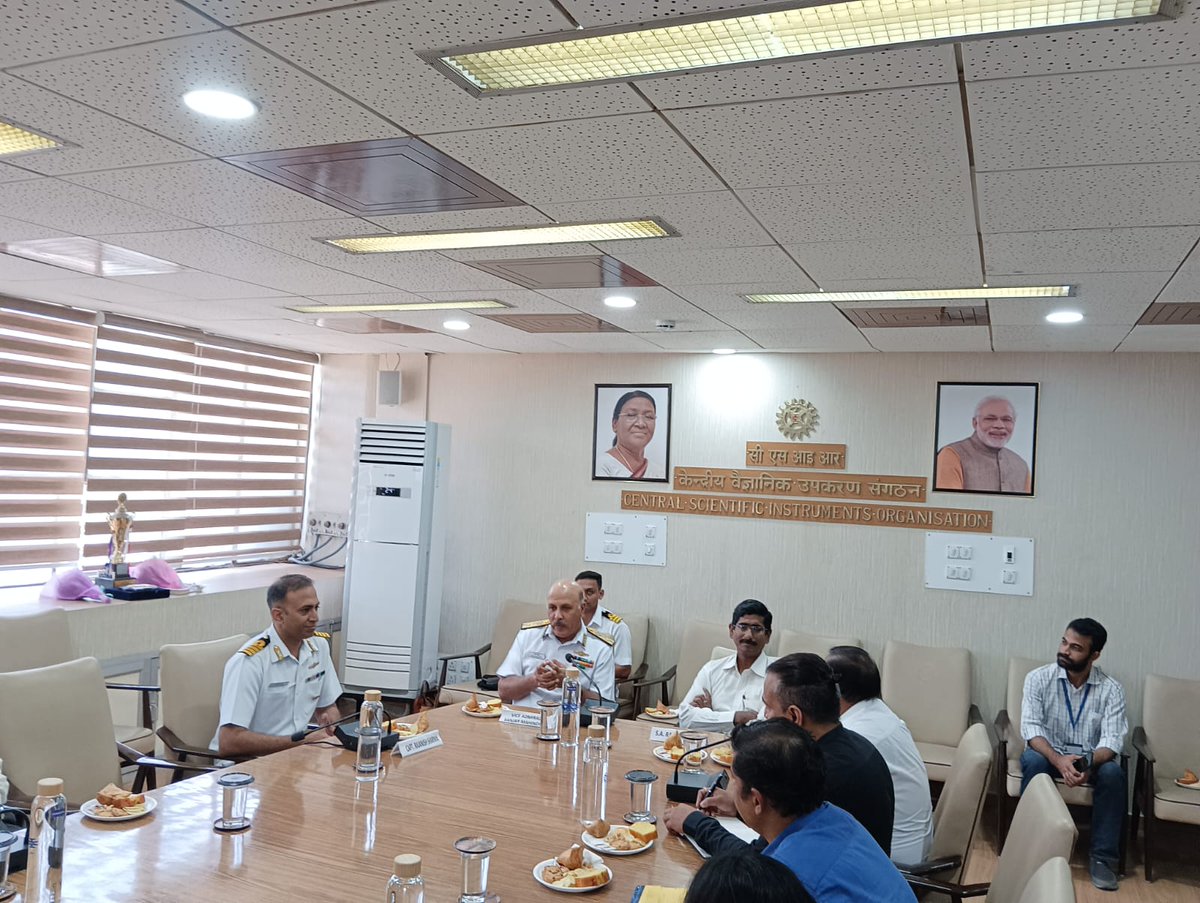 CSIR_CSIO's tweet photo. Privileged to have Vice Admiral Sanjay Mahindru, Deputy Chief of Naval Staff @CSIR_CSIO . A brainstorming discussion was held on the future technologies for the Indian Navy. @CSIR_IND @DrNKalaiselvi @DrJitendraSingh @indiannavy https://t.co/WJ3PVjfe9S