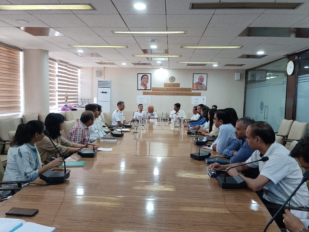 CSIR_CSIO's tweet photo. Privileged to have Vice Admiral Sanjay Mahindru, Deputy Chief of Naval Staff @CSIR_CSIO . A brainstorming discussion was held on the future technologies for the Indian Navy. @CSIR_IND @DrNKalaiselvi @DrJitendraSingh @indiannavy https://t.co/WJ3PVjfe9S
