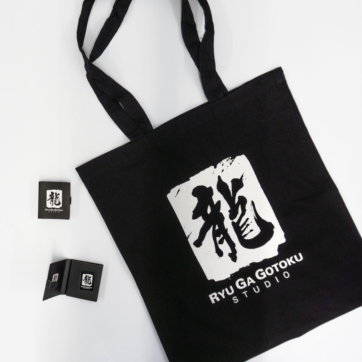 Attention #Gamescom attendees 👀 Don’t miss your chance to play Like a Dragon Gaiden and receive an exclusive Pin and Tote Bag! Find us at the SEGA booth, Hall 8 🐉