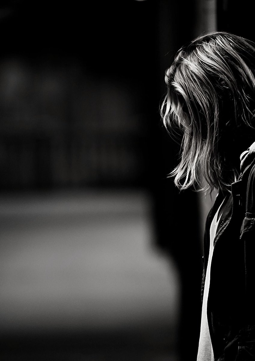 #قصة يتيمة من جدة٣::على  رغم توجيه أحد موظفي الشؤون الإجتماعية لها بالذهاب الى الجمعيات الخيرية، الا أن كثيرا من تلك الحمعيات اعتذرت، في حين أن الجمعية الأخرى التي لجأت لها قبل عام، زودتها بمطبخ متهالك تساقطت أرففه وتهاوت ركائزه بعد أسبوع من استلامها له.

لم يتبقى سوى بضعة أيام