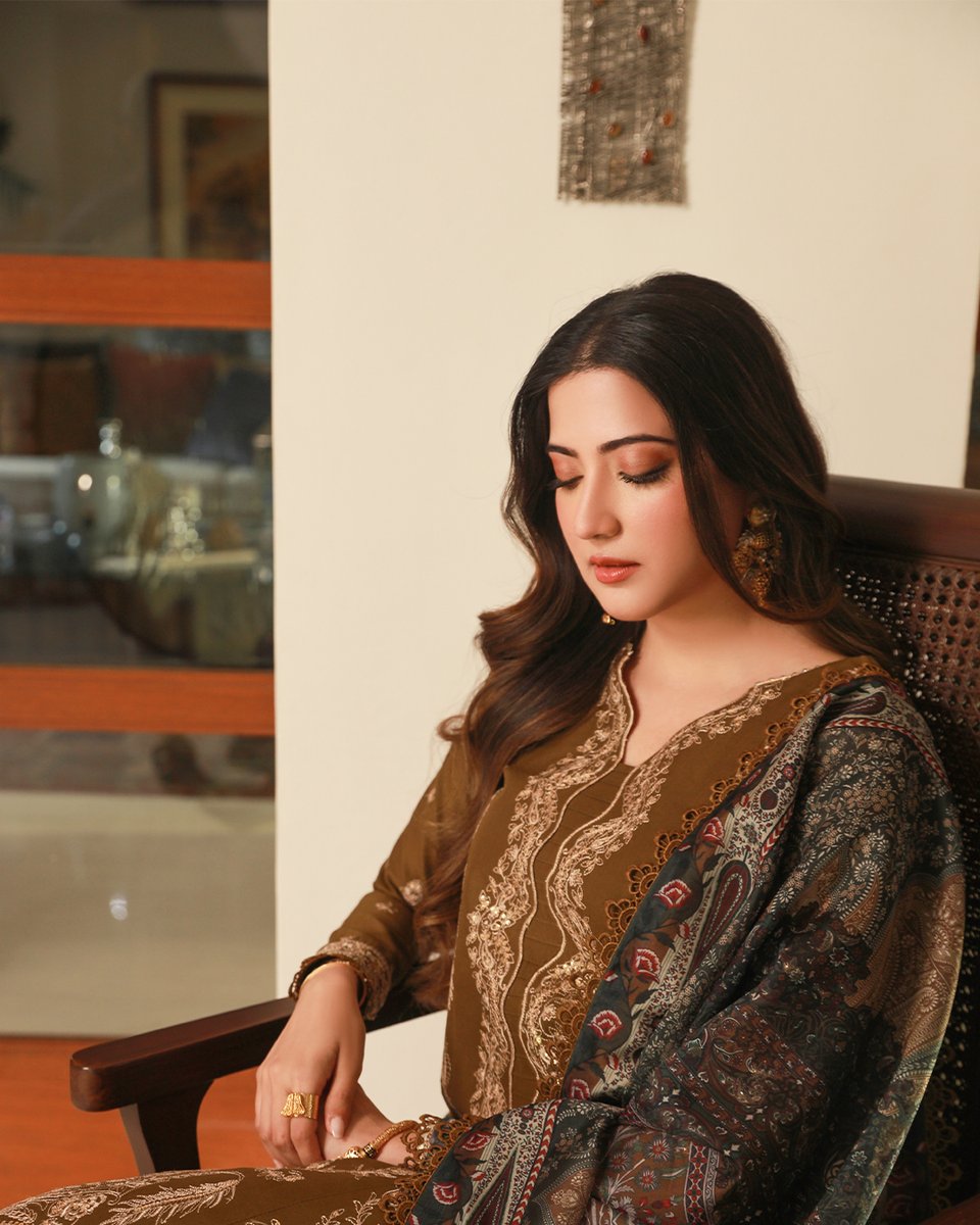 asimjofa's tweet photo. Asra Intermix Collection | Pre-Booking Starts on 28th August at 6 PM | Deliveries Start on 29th August
AJAS-22 | 3-PC | Rs. 5,350/-

Visit: https://t.co/qEXR2o8fdT

#AsimJofa #IWearAsimJofa #AsraIntermixCollection #AymenSaleem #JofaPrints #Unstitched #AJEssentials  #Trending https://t.co/dKKa5p8yvK