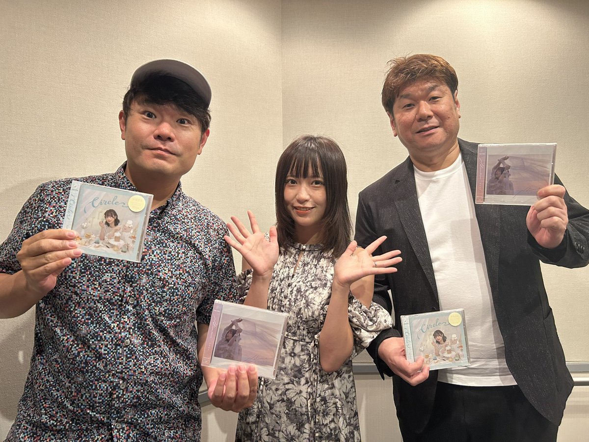 HenkenLabo's tweet photo. 本日深夜1時からは #FMヨコハマ
ヘンケンLABO 📻

ゲストはママシンガーの 
#かなまる さんです💛🩵

世の中のママを応援📣
ぜひ今夜もリラックスしてお聴きください！
#ヘンケンラボ 

ＦＭヨコハマ 2023/8/25(金) 25:00-25:30 https://t.co/TeE6Hd474l #radiko #堂野アキノリ #中川亮 https://t.co/TtxXIzuzIR