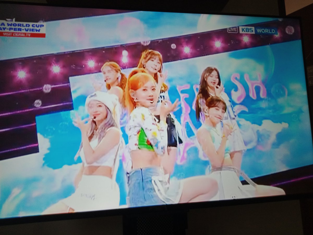 Reanne123456's tweet photo. Bubble on Music Bank
#STAYC
#TEENFRESH
#swiths https://t.co/DgTszWNJUo