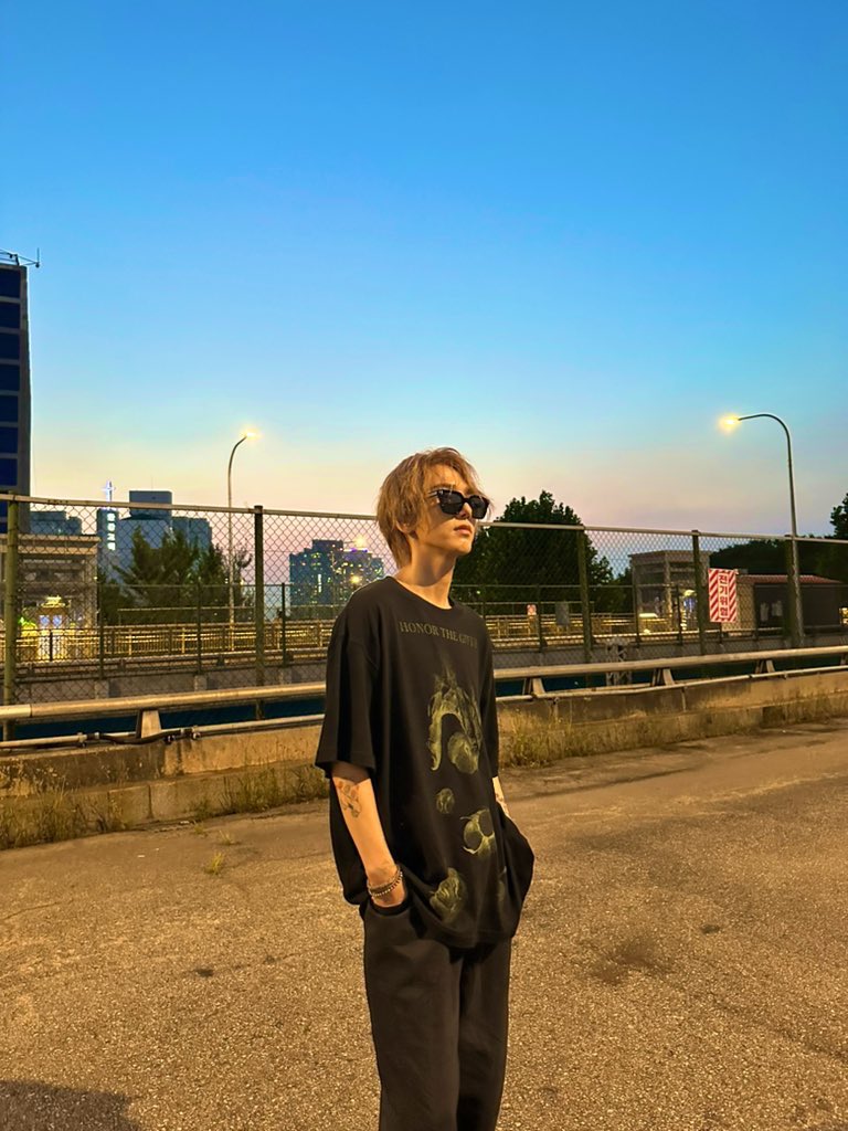 shfly3424's tweet photo. end of summer. When the seasons change, we will meet soon .. 🎶 @YESUNG_smtown https://t.co/jAtf4kt1Bo
