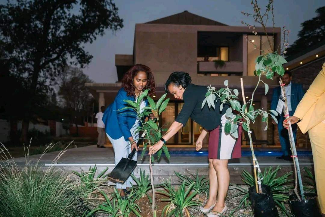PartyAddis's tweet photo. Following the direction given by PM Abiy Ahmed to the 🇪🇹 Embassy in 🇿🇦during his 2020 visit, the construction of the Ambassador's residence has accordingly been completed in a short period of time and visited yesterday by the PM. https://t.co/CYzbA0nbD6
