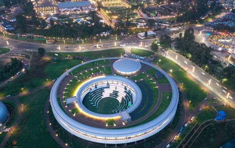 AfricaFactsZone's tweet photo. Ethiopia's Museum of Science and Art in Addis Ababa was opened on October 4, 2022.

It covers an area of 15,000 square meters. It includes an exhibition hall for scientific and developmental research, building complexes and interactive display screens, cybersecurity, finance, geographical information system, service industries, data analysis, manufacturing and robotics.

It has a similar design with Google's Headquarters in California, USA.