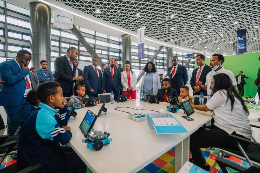 AfricaFactsZone's tweet photo. Ethiopia's Museum of Science and Art in Addis Ababa was opened on October 4, 2022.

It covers an area of 15,000 square meters. It includes an exhibition hall for scientific and developmental research, building complexes and interactive display screens, cybersecurity, finance, geographical information system, service industries, data analysis, manufacturing and robotics.

It has a similar design with Google's Headquarters in California, USA.