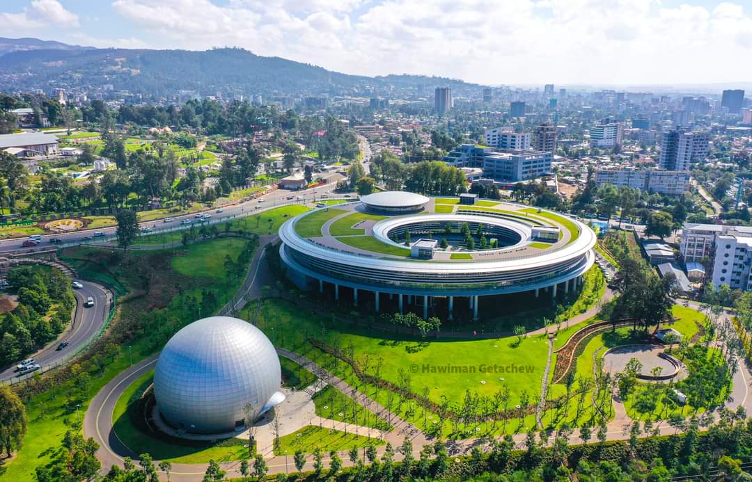 AfricaFactsZone's tweet photo. Ethiopia's Museum of Science and Art in Addis Ababa was opened on October 4, 2022.

It covers an area of 15,000 square meters. It includes an exhibition hall for scientific and developmental research, building complexes and interactive display screens, cybersecurity, finance, geographical information system, service industries, data analysis, manufacturing and robotics.

It has a similar design with Google's Headquarters in California, USA.