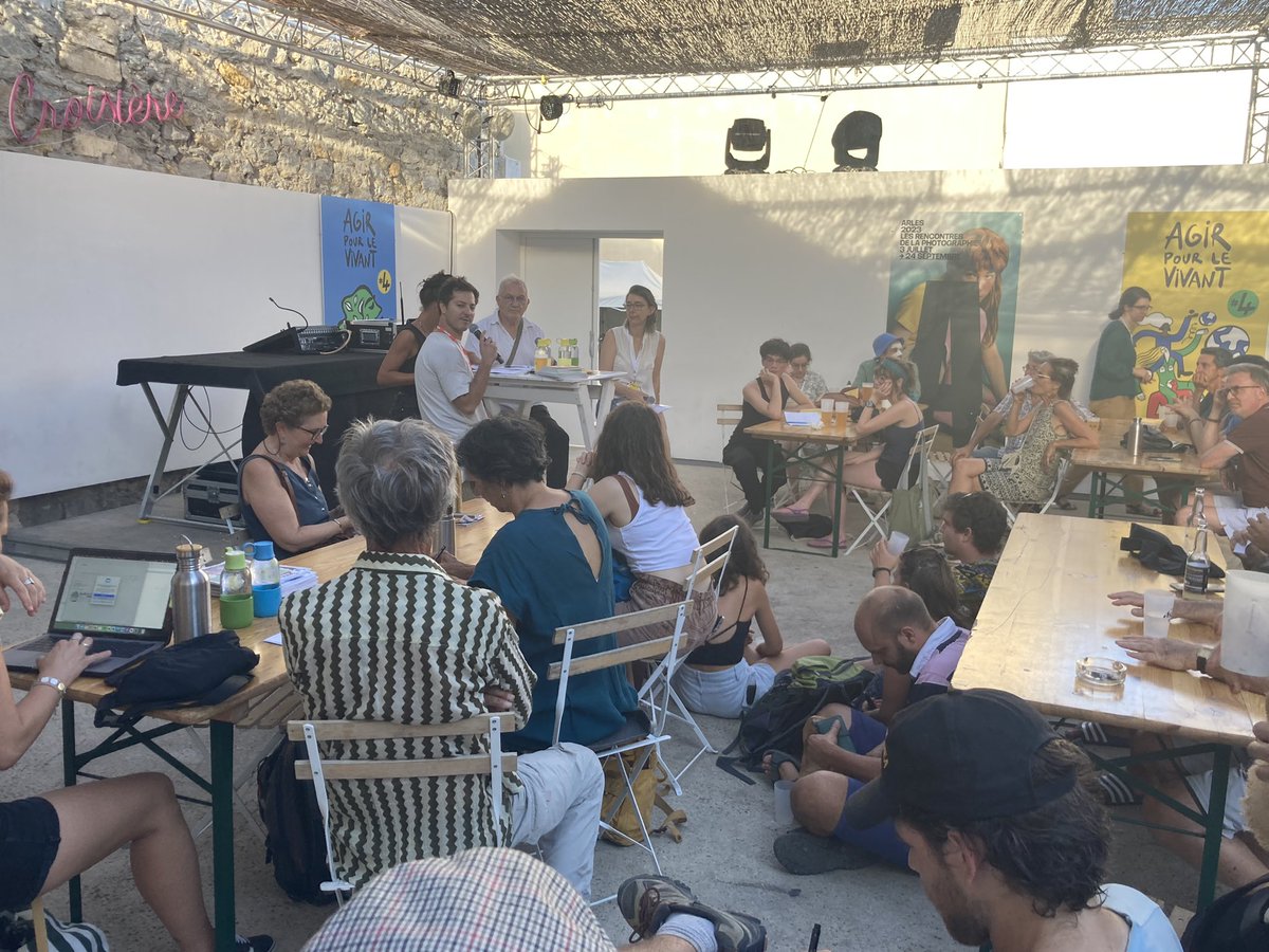 OsuPytheas's tweet photo. Beau succès pour les premiers cafés citoyens @Agirpourvivant @VilleArles avec @MIOceanologie @LPED151 @cerege_officiel 

Animation @NatachaTriou @franceculture @ScienceCQFD Et @NicolasMeyrieux https://t.co/oDbpAOJ96z