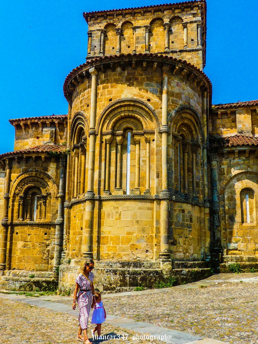 Inmutable, viendo los siglos y las generaciones pasar: Colegiata de Santa Juliana, Santillana del Mar.
#fotografia #viaje #romanico #patrimoniocultural #santillanadelmar #cantabria #españa