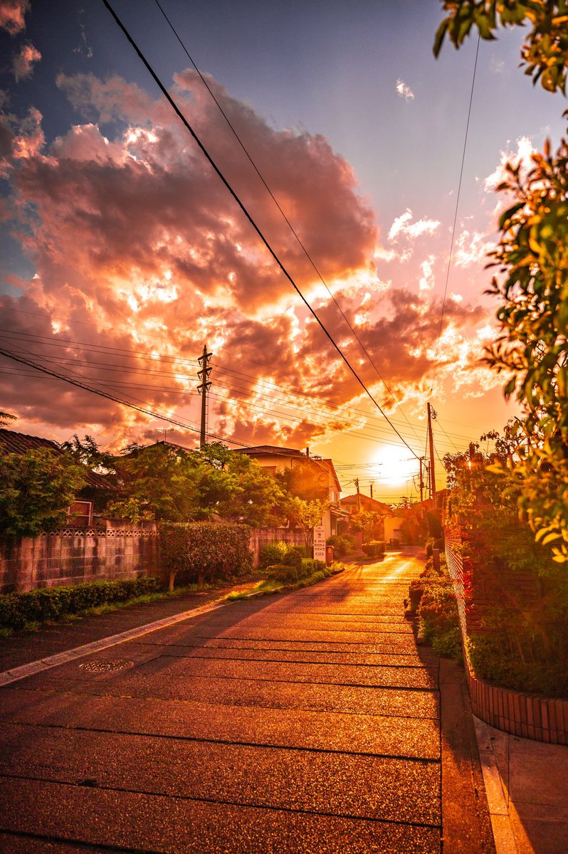 shun_chan20's tweet photo. 日常の中に潜む夕焼け世界。 https://t.co/xlhzDEzZ07