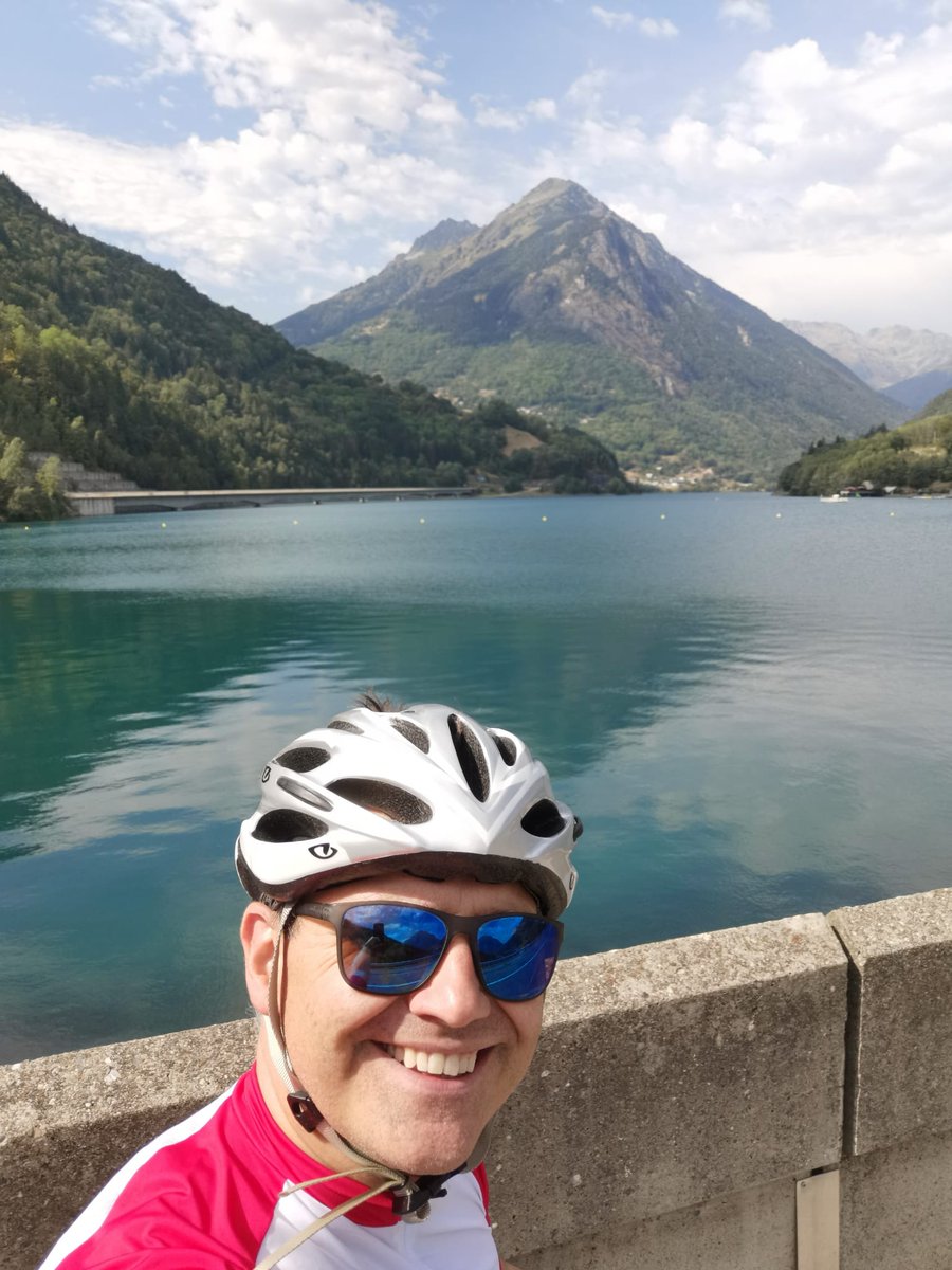 llbg_uk's tweet image. And they&apos;re off! @MealsandMoreUK #alpdhuez #CycleChallenge #FitTogether