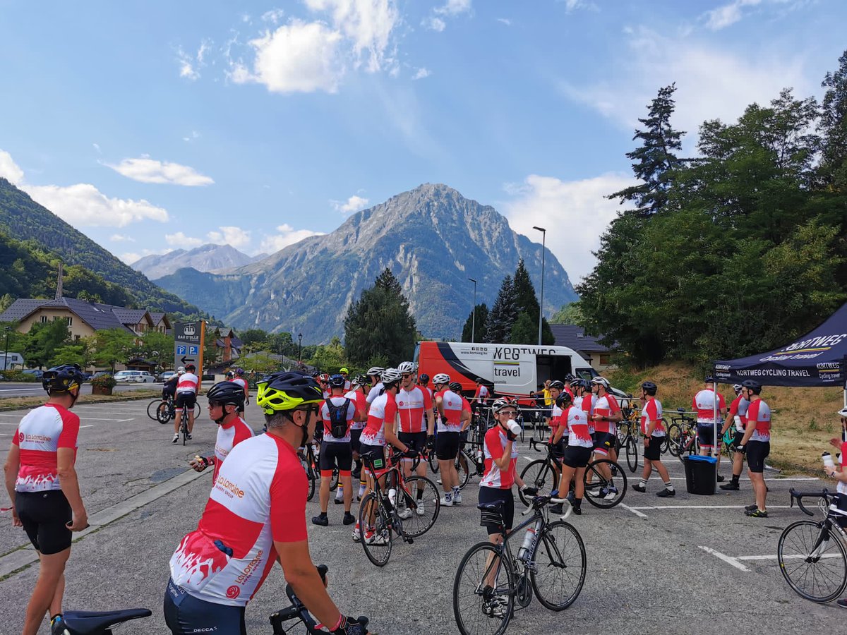 llbg_uk's tweet image. And they&apos;re off! @MealsandMoreUK #alpdhuez #CycleChallenge #FitTogether
