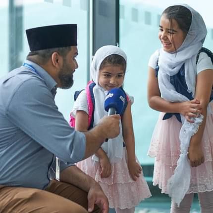 PresseAhmadiyya's tweet photo. „Jalsa Salana“ - mit über 50 TSD Teilnehmerinnen &amp; Teilnehmern stellt die #JalsaSalana der @AhmadiyyaDE die größte Jahresversammlung von Muslimen in Europa dar. 3 Tage an denen sich Muslime treffen um ein starkes Zeichen des Friedens zu setzen.
#JalsaSalana2023 https://t.co/pKqdB2E7NQ