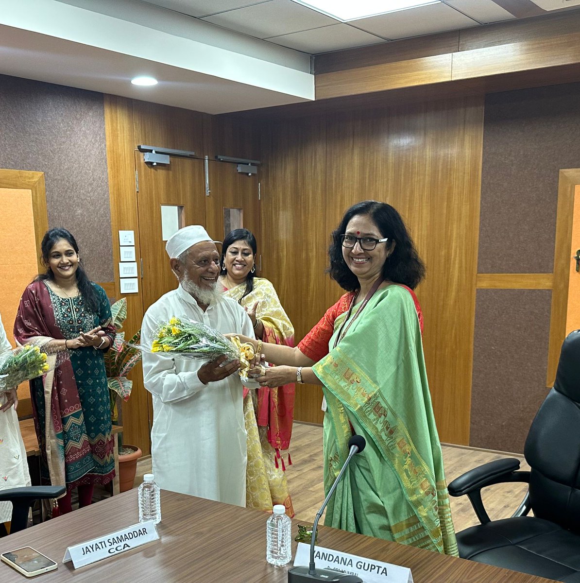 Dot_CCAGujarat's tweet photo. National Pensioner Suvidha Mahotsav was inaugurated in this office by Pr.CCA, Western Zone on 22.08.2023

The Mahotsav received huge response and more than 100 pensioners attended the Jeevan Praman Camp on its inaugural day itself https://t.co/ix9WWALSe6
