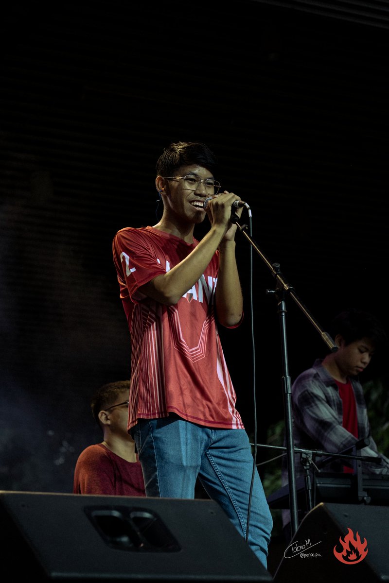 AngLagablab's tweet photo. Sinimulan ng The Throwers (Jude Gonzales, Johan Russell, Jarvey London, Enzo Pamaos, Ramon Rillera) ang pagliyab ng bagong simula. Nagsilbing tips sa mga freshie ang pagtugtog ng Estranghero ng Cup of Joe, Photograph ni Ed Sheeran, at Ligaya ng Eraserheads. 

#YUGTO2023 #ALABYou https://t.co/mSkOUaTCrs