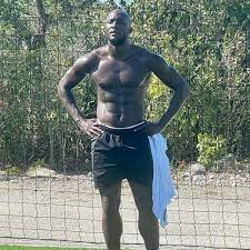 LordBillinge's tweet photo. @stuzi_pants Would just like to point out that Trump is claiming the same height and weight as Romelu Lukaku https://t.co/rJNeDfqwxW