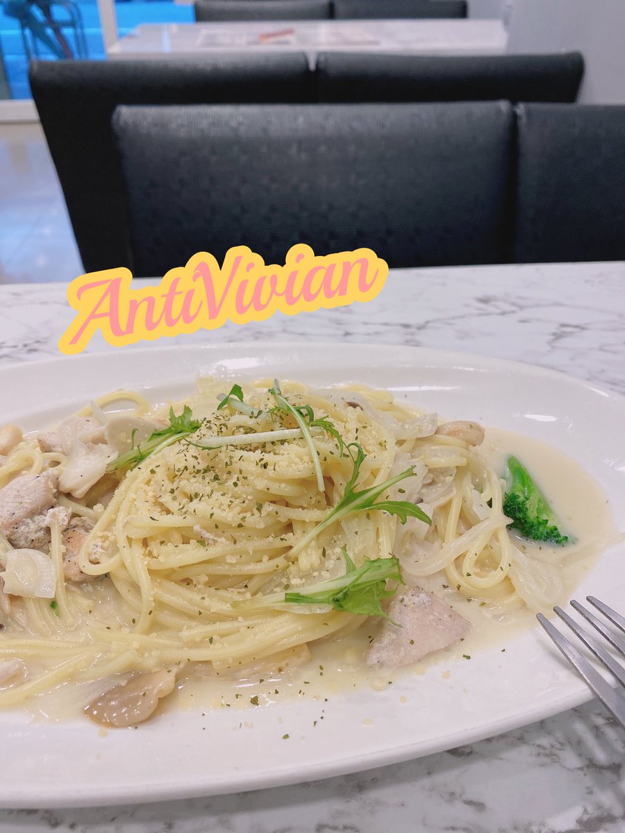 VAntibiotics's tweet photo. 好久沒有自己到處逛逛了～😎😎
新的工作合約也塵埃落定了🤝🤝🤝
未來一年～請多指教囉🙏

#社畜合同
#奶油義大利麵 https://t.co/EgUoPEmosJ
