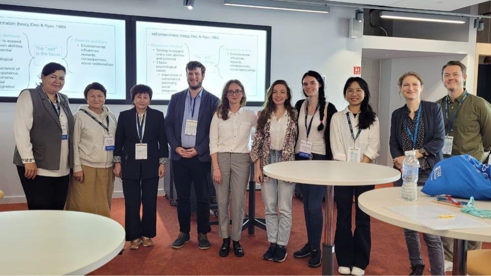 HLaszlo90's tweet image. Chairing a very interesting and engaging session at #ECER2023 about research on students&apos; motivation and self-esteem. #learningstories #learningstrategies #gamification