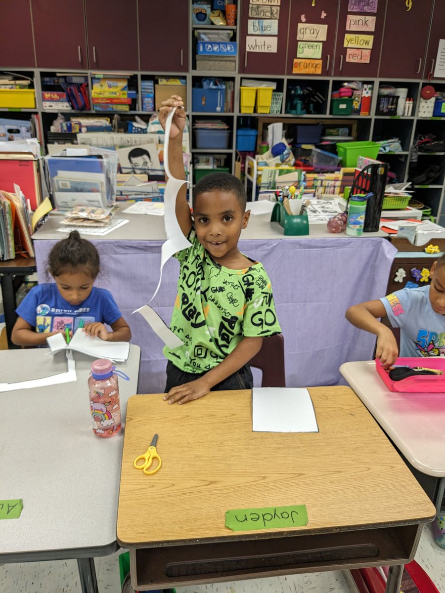 kkbkat's tweet photo. One piece of trash challenge was a huge hit during scissors training. These kindergartners rocked it!  #ccesdukes #WeAreCUCPS https://t.co/LOyBG0YDJ4