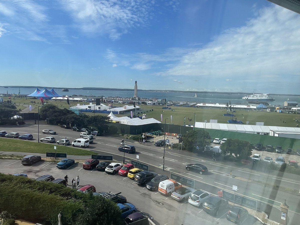 markhk's tweet image. The suns out, looks like being a great day 1 of @VictoriousFest