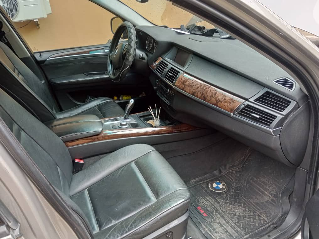 isellnbuycars's tweet photo. Extremely Clean 2007 BMW X5 with first body paint,first user.
All features intact!
Price:#2.6m
Location:Lagos
Call:07034524511
@_DammyB_ @SouthcarNg @McphillipsID @retweets_9ja @ty_autos @AutosGidi @softcarsng #ITOLDTHEM #Trump #Giza #DavidoLimitedNote30 @okunoladaniel1 https://t.co/jatH1aZhdm