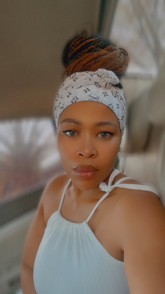 _yummymom's tweet photo. Drink lots of water, & mind only the business that pays you.💦
#SkinGlowing✨ #PeaceIsBeautiful🫠 #Contentment https://t.co/KVGPjJPAIG