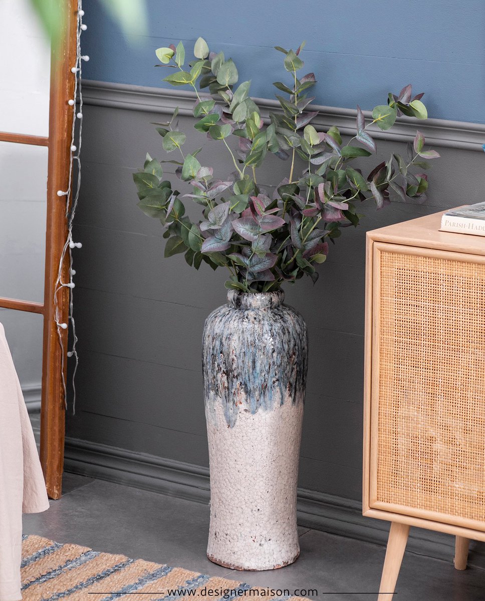 evergreendecor's tweet photo. Featuring elements such as coral, seashells, this collection blends minimalist simplicity with the allure of abstract art to infuse the home decor with coastal energy. The use of the traditional oceanic light blue hue embodies a modern beach style that suits most living spaces. https://t.co/1kNsIXMv5y