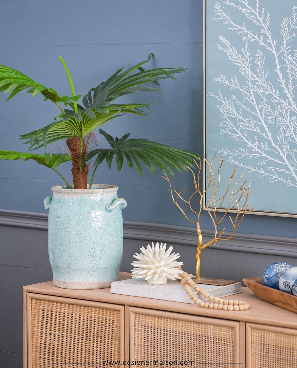 evergreendecor's tweet photo. Featuring elements such as coral, seashells, this collection blends minimalist simplicity with the allure of abstract art to infuse the home decor with coastal energy. The use of the traditional oceanic light blue hue embodies a modern beach style that suits most living spaces. https://t.co/rr3ytwalcU