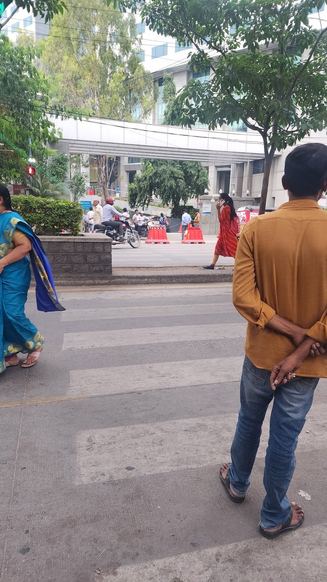 <a href="/KTRBRS/">KTR</a> <a href="/TSwithKCR/">Telangana With KCR</a> <a href="/CVAnandIPS/">CV Anand IPS</a> <a href="/hydcitypolice/">Hyderabad City Police</a>  , Telengana Govt is making huge development in infrastructure IT corridor etc,  but I am sharing you the pic outside the Kim's hospital where people from various city's come, but auto in  hyd do not run by meter , Why so diffeculty.