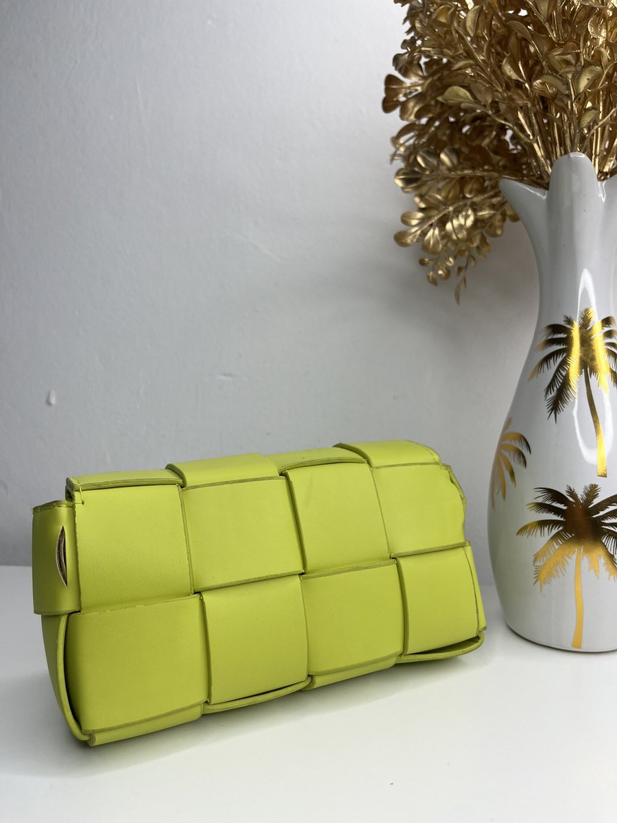 LisaMutambo's tweet image. I have bags for only k130 - k220 🥹check the page for more.💕 instagram.com/her_accessorie…