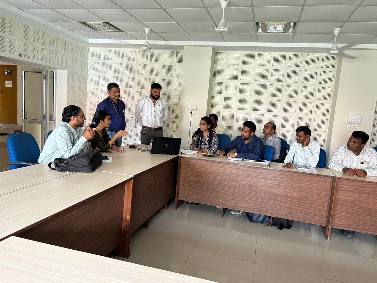 આજરોજ  જિલ્લા ગ્રામ વિકાસ એજન્સી  વડોદરા (DRDA) ઓફિસ ખાતે PMAY ઓનલાઇન website માં મુશ્કેલી પડતી તાલીમ યોજાઈ જેમાં નવા ગ્રામસેવકશ્રીઓ, વિસ્તરણ અધિકારીશ્રીઓ ની તાલીમ માં માહિતી લીધી. <a href="/PMOIndia/">PMO India</a> <a href="/CMOGuj/">CMO Gujarat</a> <a href="/CollectorVad/">Collector & DM Office Vadodara</a> <a href="/ddo_vadodara/">District Panchayat Vadodara</a> <a href="/Guj_Gramsevak/">Gujarat Rajy GramSevak Mahamandal ABD</a> @Tejaspatel7787