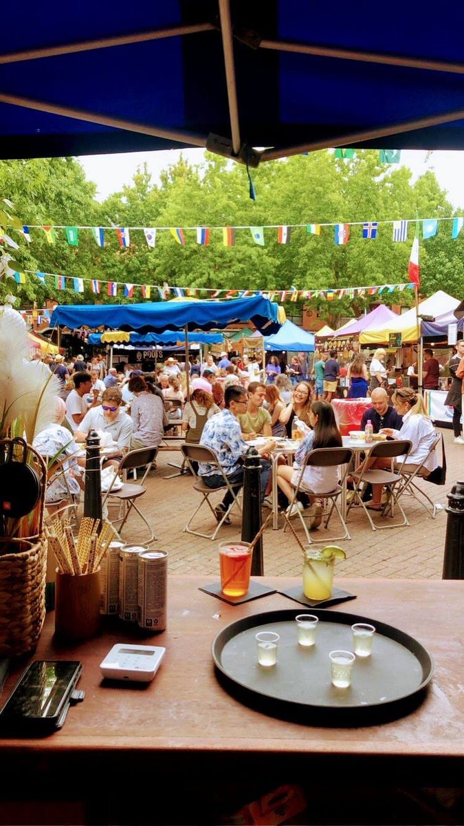 1 year ago today! Our first foray into the @OXoutdoormarket ❤️🤗🤗 Happy to serve the citizens of Oxford non alcoholic cocktails to spice up their summer 🍹💚