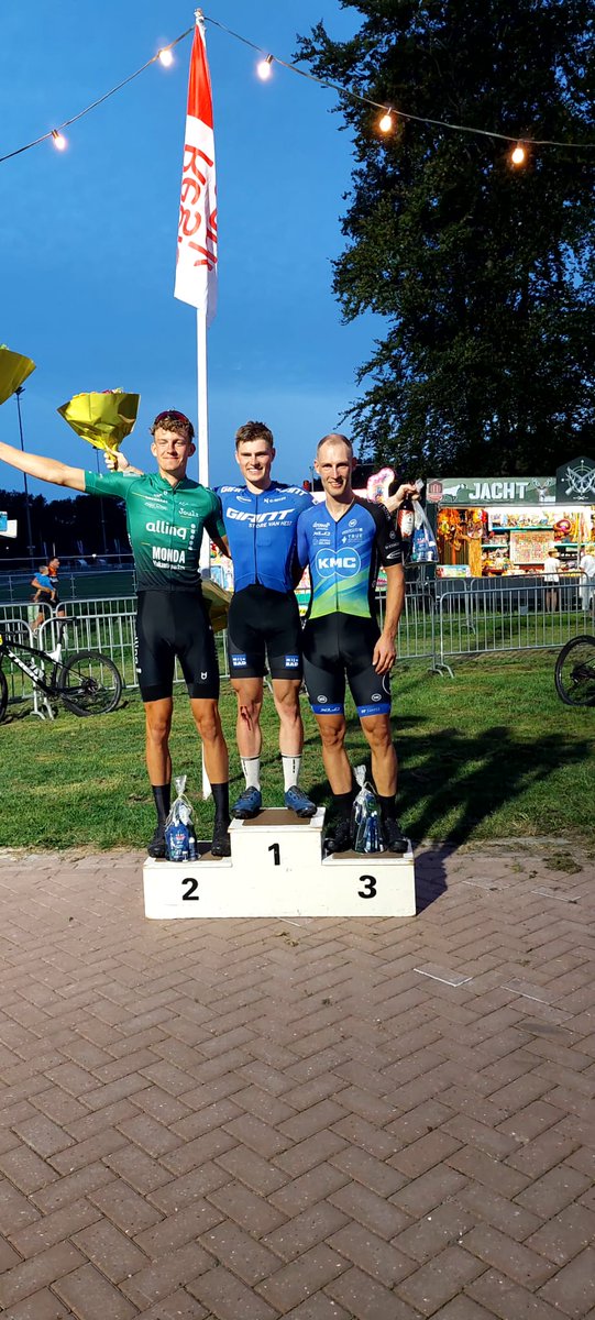 Maandag 21 augustus vader van een dochter geworden.

Sophie Gerdien Arjanne Mos.

Woensdagavond mtb streetrace de  Wijk. P3 👌