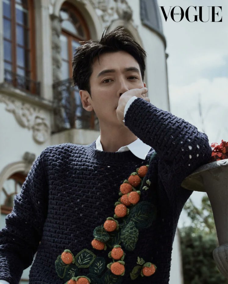 VogueKorea's tweet photo. “스타는 잘 모르겠지만 하나는 확실해요. 사랑받은 만큼 책임이 있어야 한다는 것.”

정경호와 나눈 시간에 관한 대화 

▶️ https://t.co/N2csgNDVO8 https://t.co/nkotZszKBi