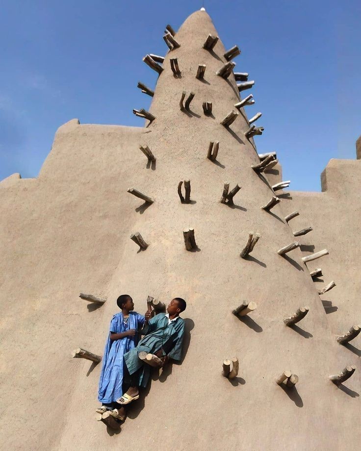 Segoupaw's tweet image. Puisse Allah exaucer tous nos espoirs et aspirations à travers nos #prières !
Bonne prière de vendredi #JummahMubarak #Ségoupaw 
📍 Mosquée Sankoré, Tombouctou