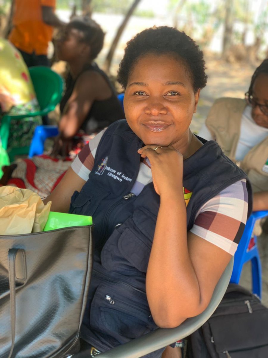 GJU_Malawi's tweet photo. @DCnkhotakota @MalawiUNICEF @MoGCDSW_Malawi @Emkalea @unwomenmalawi @UNMalawi @UNFPAMalawi @ngogcn @malawipolice @HumanRightsMW It's the last day for this round of legal clinics in Nkhotakota @DCNkhotakota. #TeamGJU is wrapping up at the second site in TA Kanyenda. We will continue working w/ District officials to support finalization of their sexual exploitation abuse &amp; harassment policy &amp; procedures. https://t.co/DSrV2dhzjG