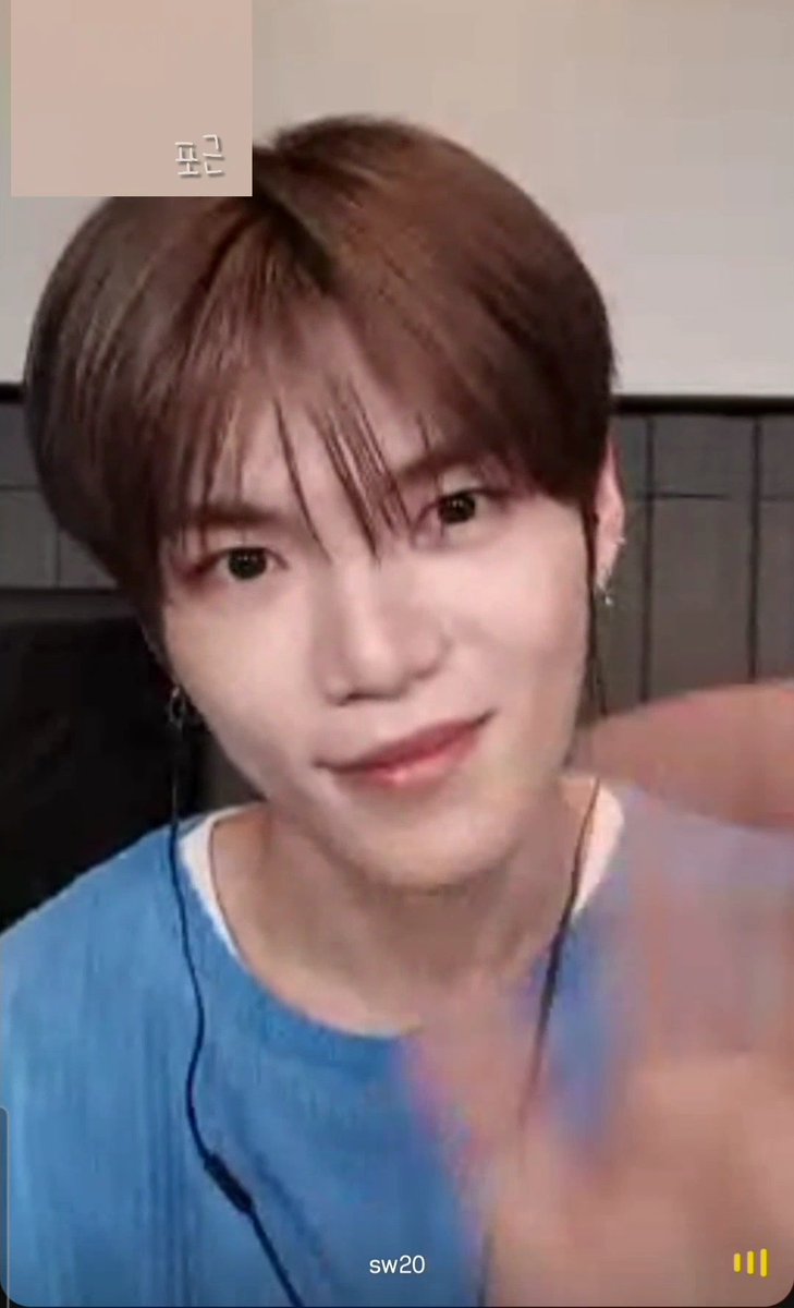 겸댕이....... 오늘 옷도 이쁜거 입어가지고 더 귀여워ㅠㅠ